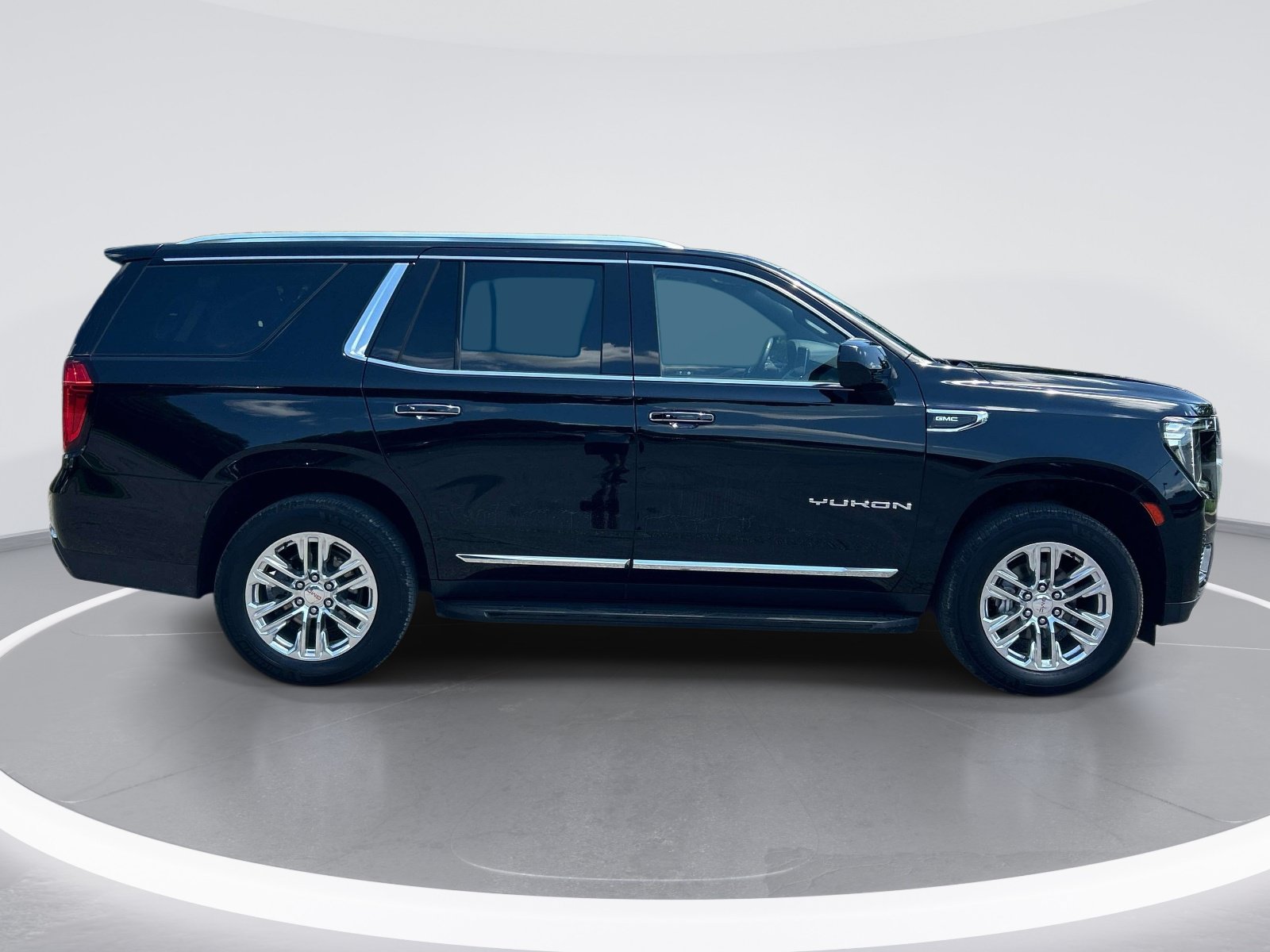 Used 2021 GMC Yukon SLT w/ Rear Media and Nav Package AWD/4WD image 10