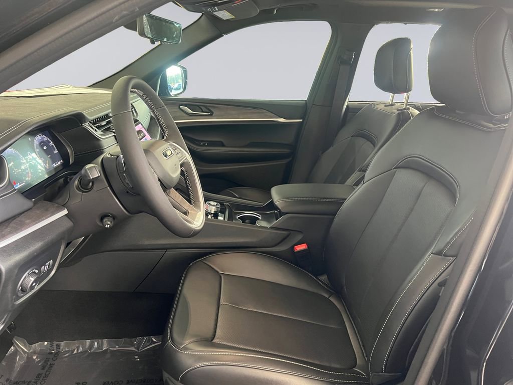 New 2025 Jeep Grand Cherokee Limited image 11