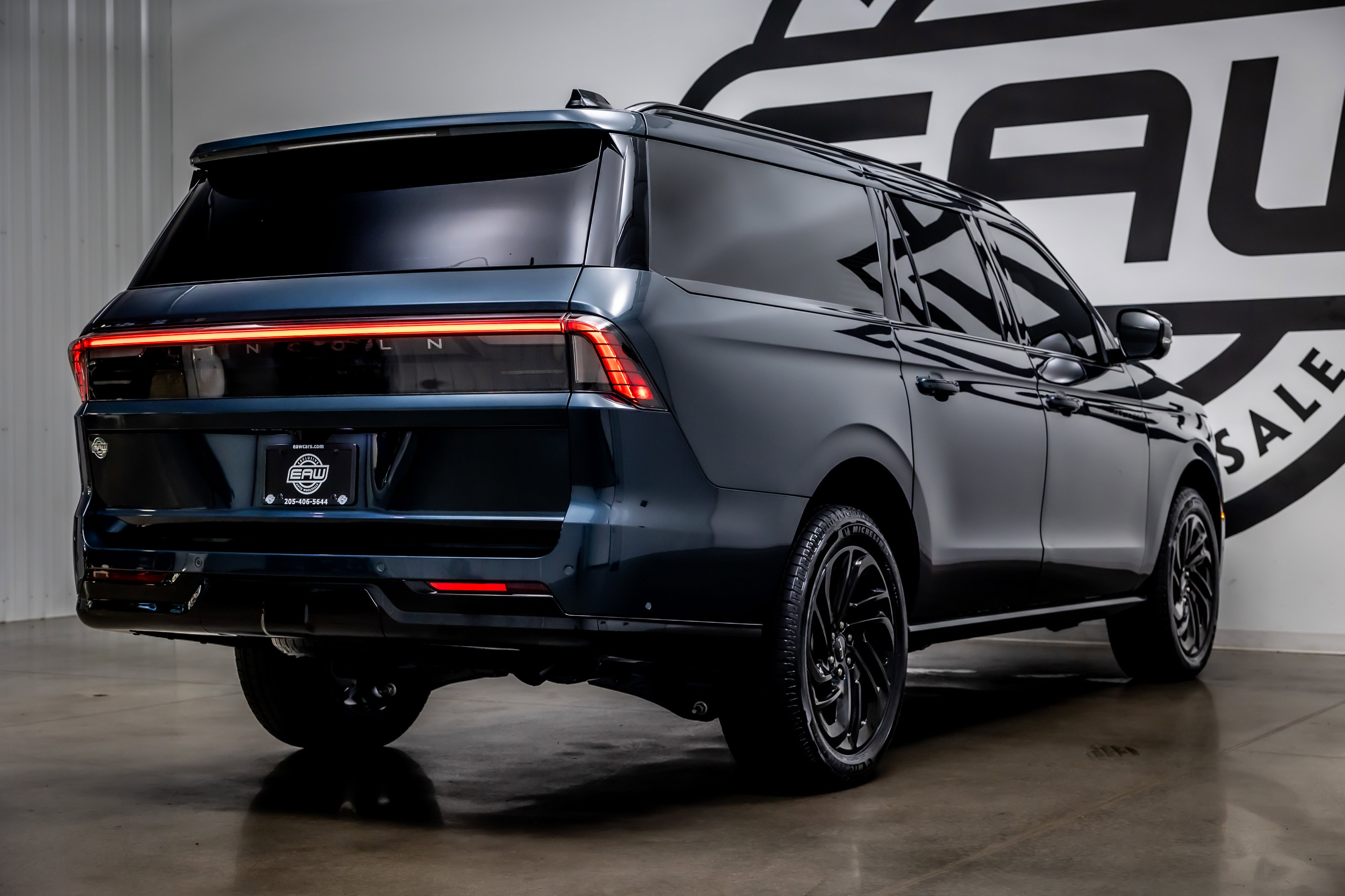 Used 2025 Lincoln Navigator L Reserve image 32