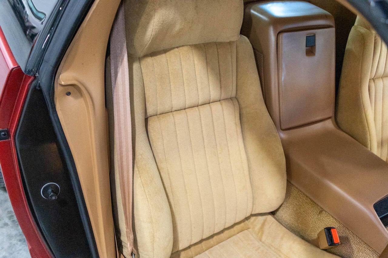 Used 1988 Pontiac Fiero GT image 32