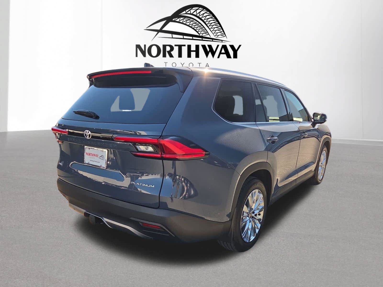 Used 2024 Toyota Grand Highlander AWD image 3