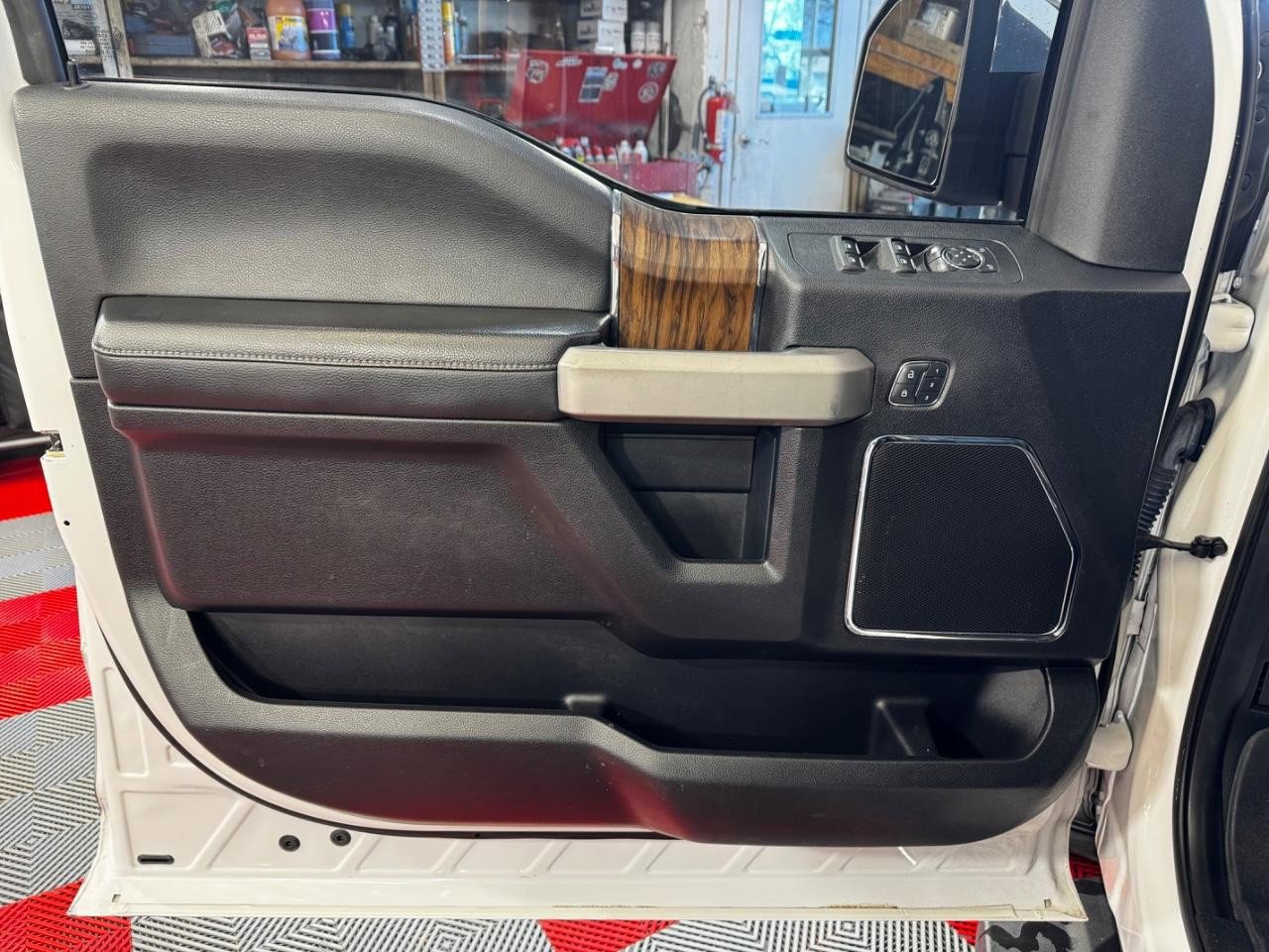 Used 2018 Ford F150 Lariat w/ Equipment Group 502A Luxury image 14