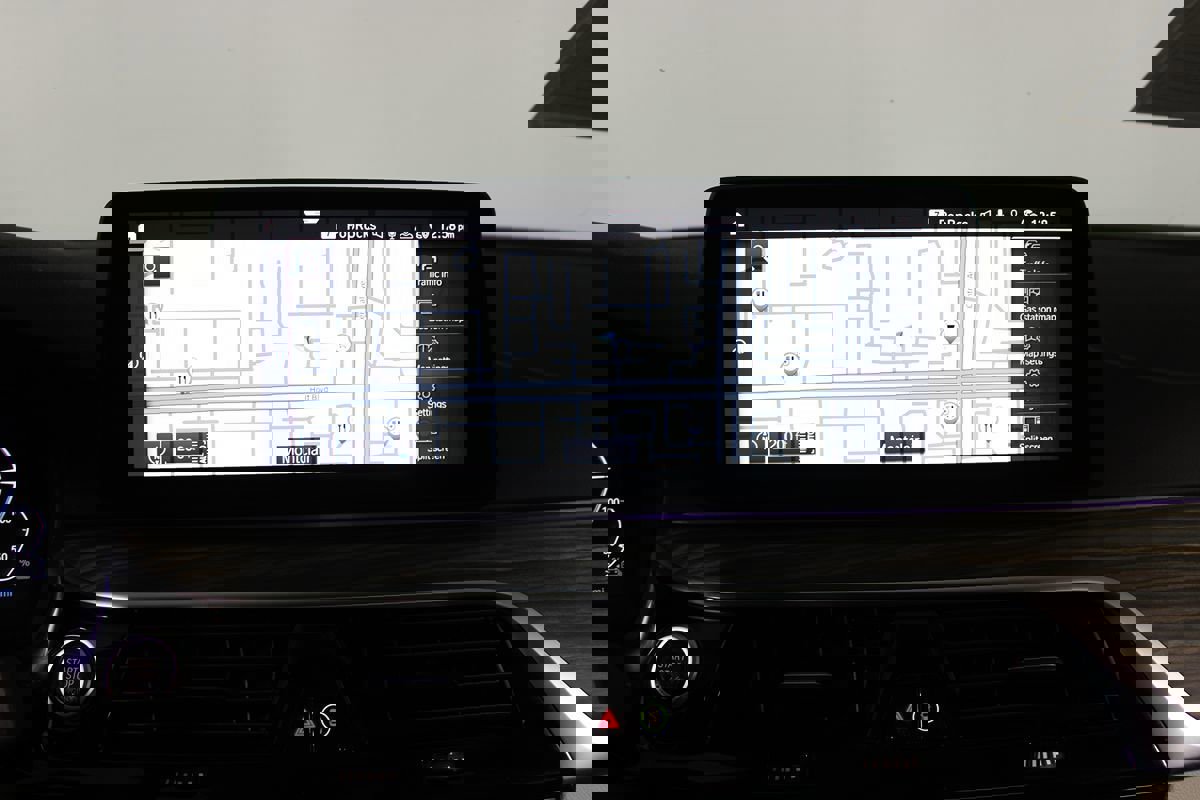 Used 2023 BMW 530e 530e w/ M Sport Package image 20