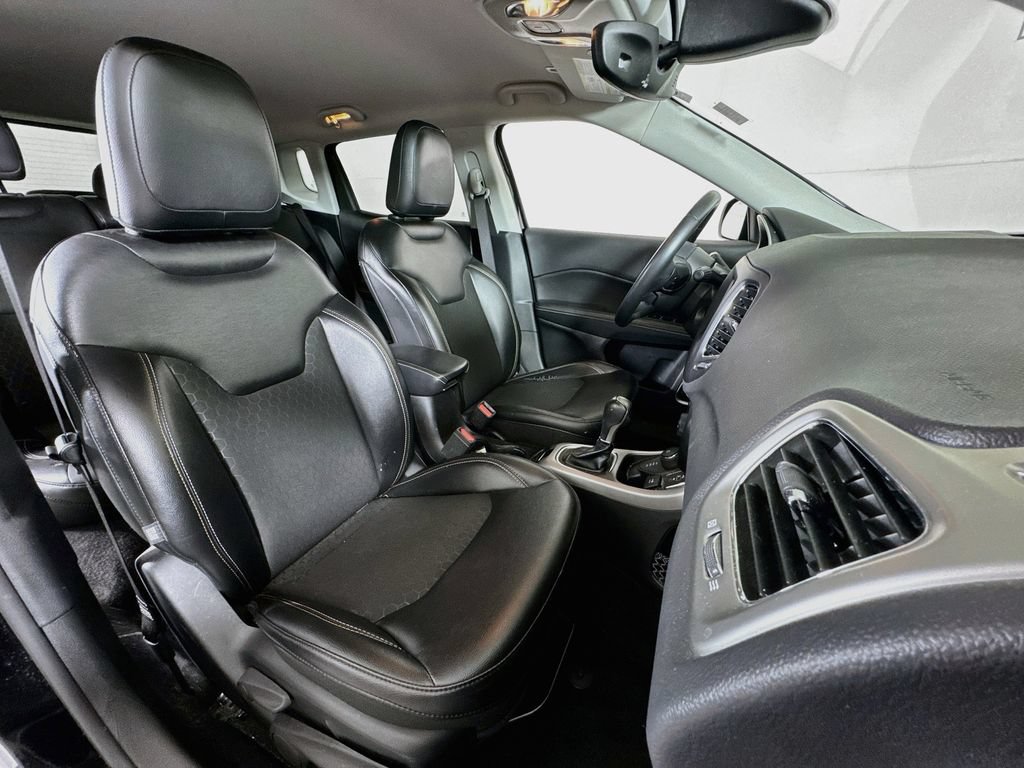 Used 2018 Jeep Compass Latitude w/ Popular Equipment Group AWD/4WD image 27