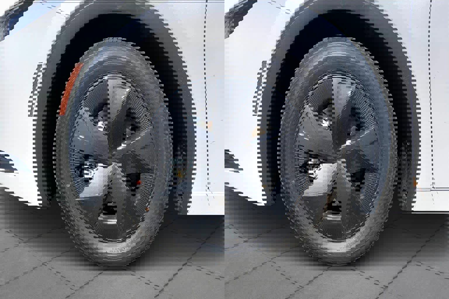 Used 2025 Toyota Prius Plug-In Hybrid image 11