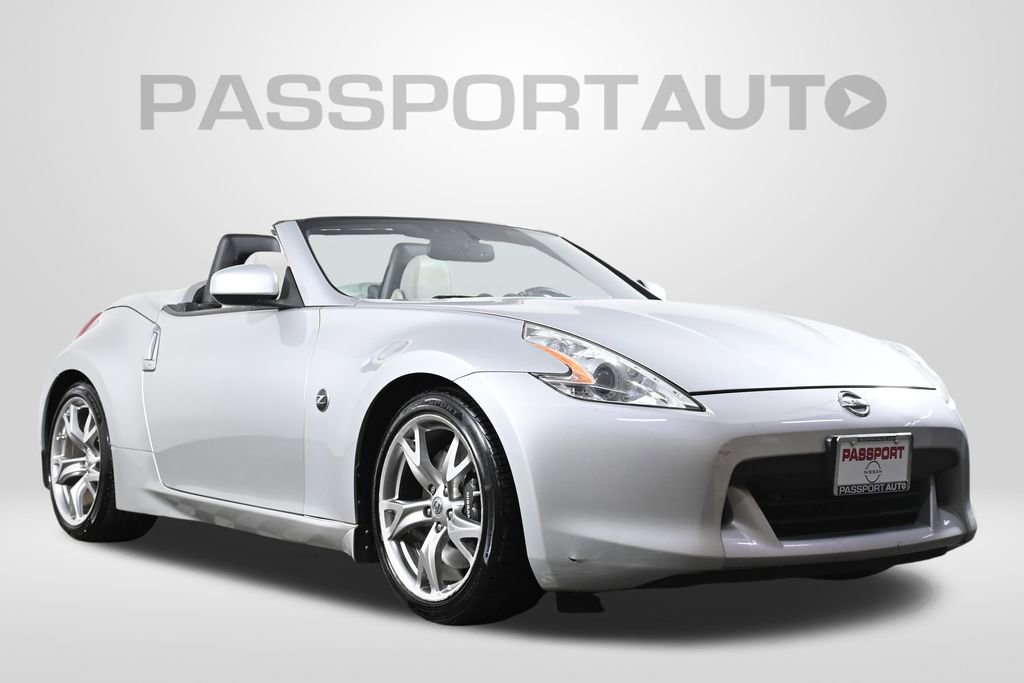 Used 2010 Nissan 370Z Touring w/ Sport Pkg image 4