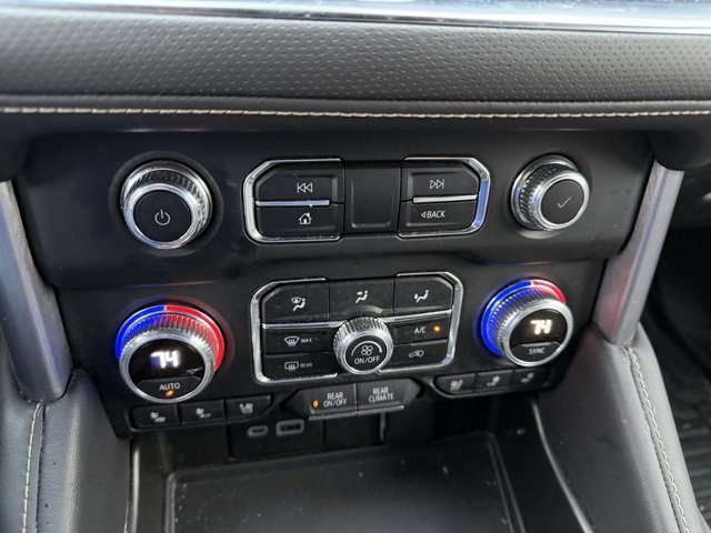 Used 2024 GMC Yukon XL SLT image 10