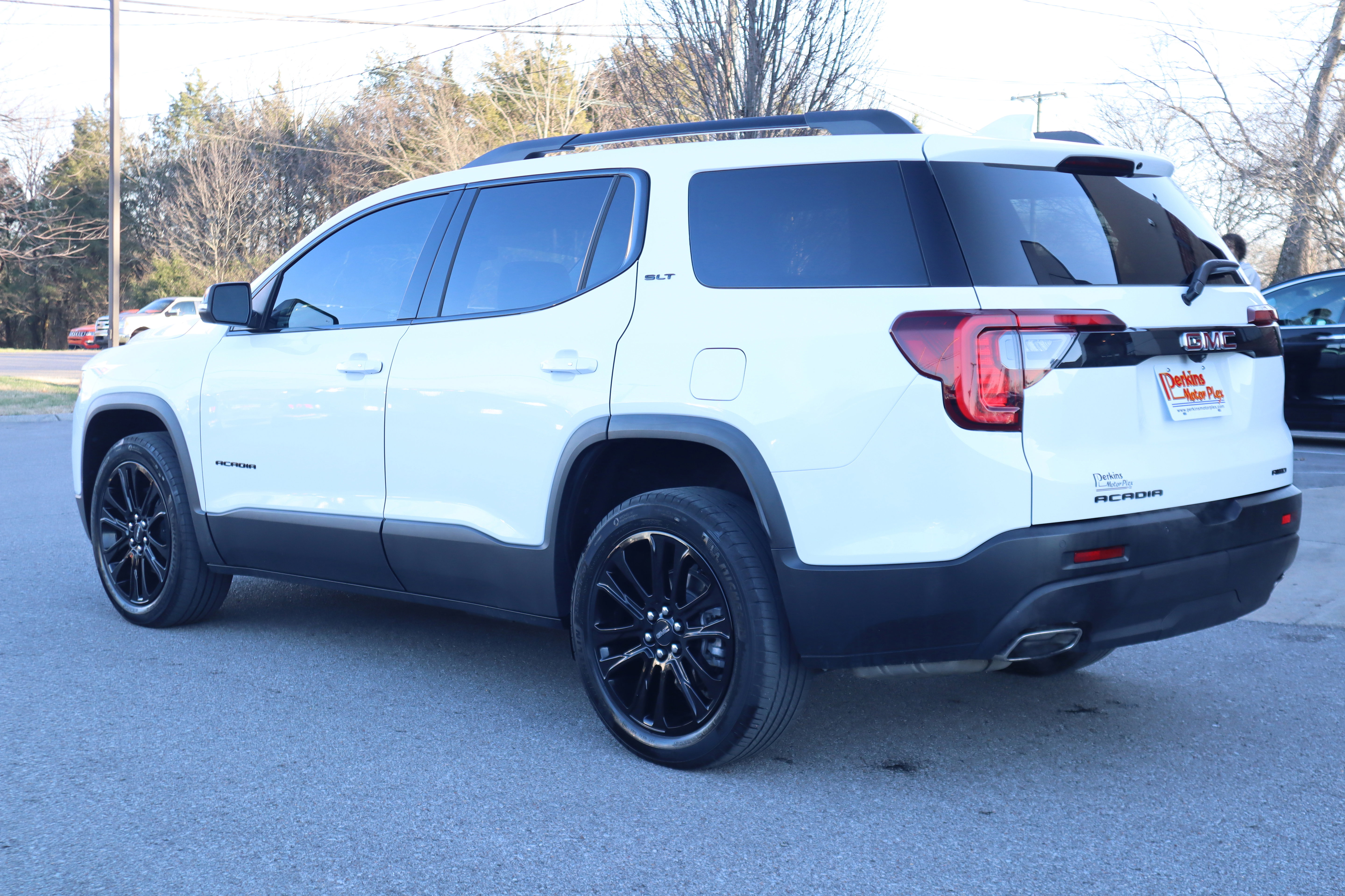 Used 2023 GMC Acadia SLT w/ Elevation Edition image 9