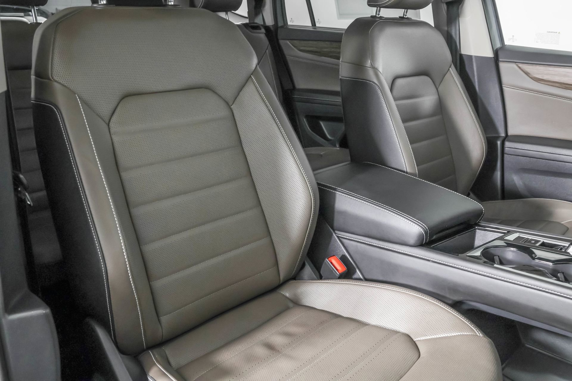 Used 2025 Volkswagen Atlas SEL image 45