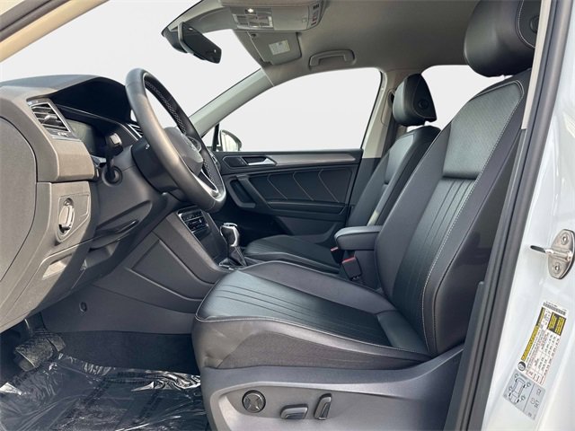 Used 2022 Volkswagen Tiguan SE image 16