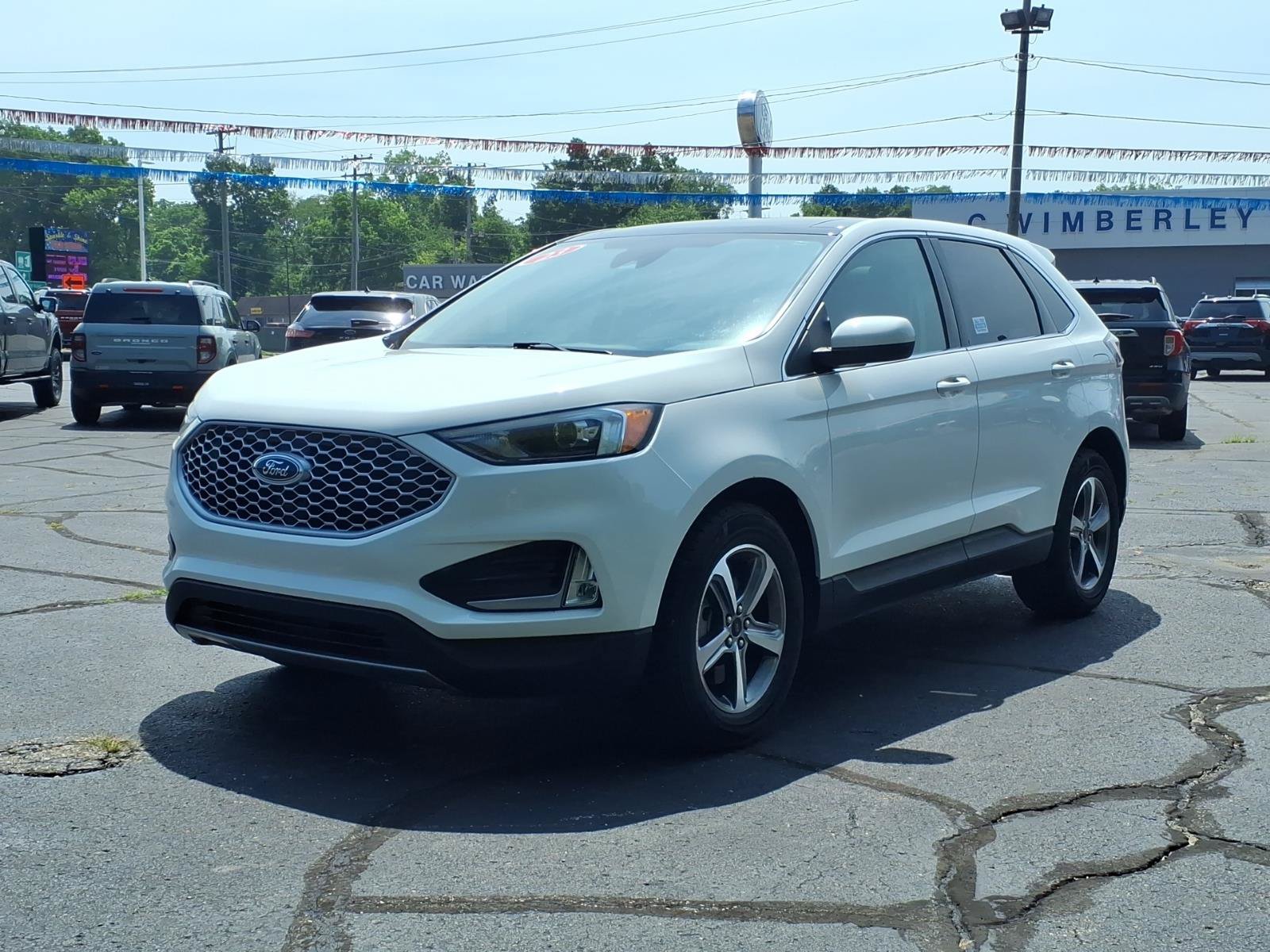 Certified 2023 Ford Edge SEL w/ Convenience Package AWD/4WD image 3