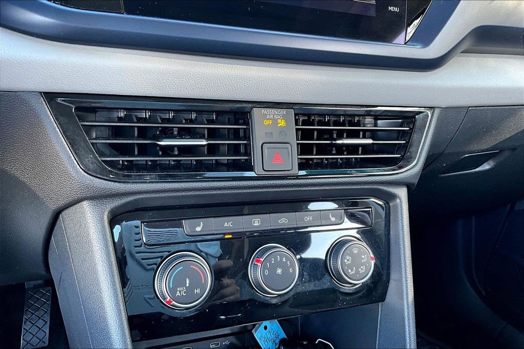 Certified 2023 Volkswagen Taos SE w/ Panoramic Sunroof Package image 16