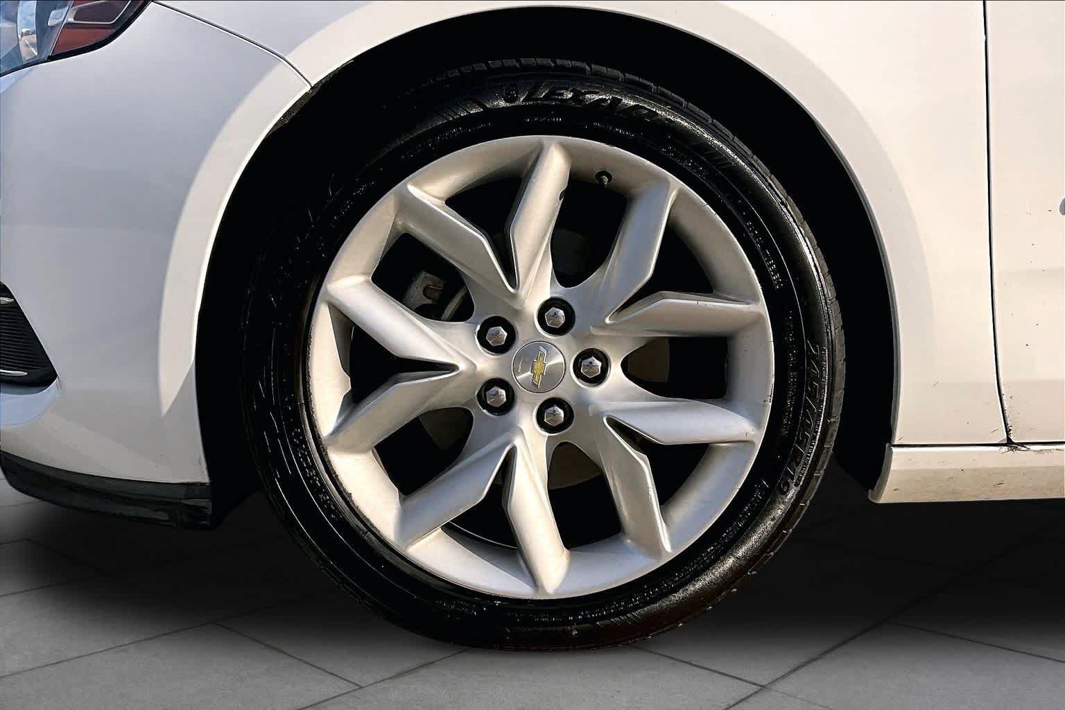 Used 2017 Chevrolet Impala LT w/ Leather Package FWD image 10