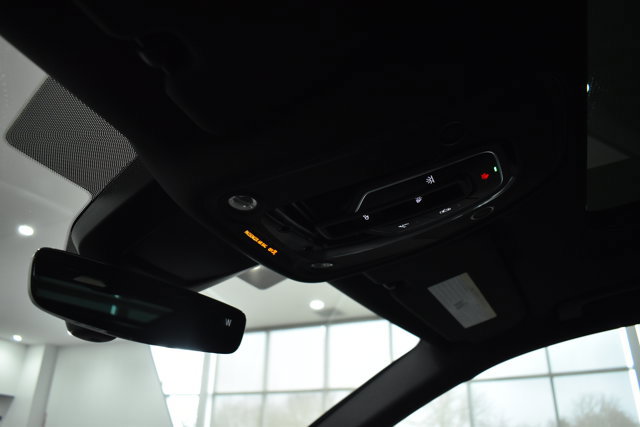 Used 2025 Audi Q8 Premium image 27