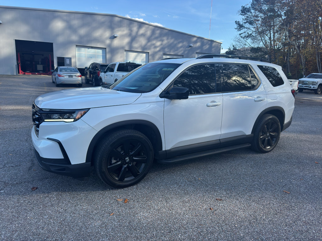 Used 2025 Honda Pilot Black Edition image 9