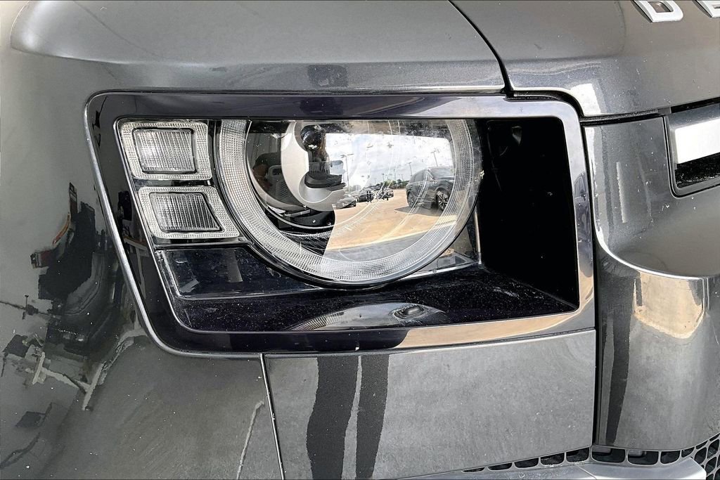 Used 2023 Land Rover Defender 130 First Edition image 38
