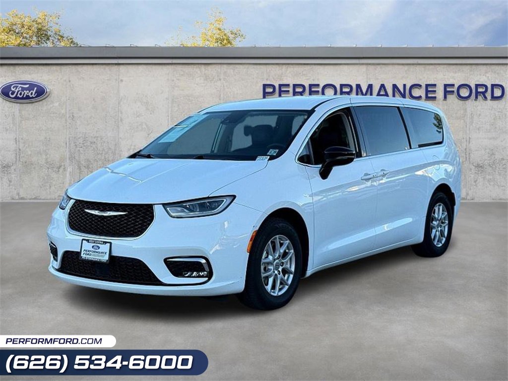 Used 2024 Chrysler Pacifica Touring-L