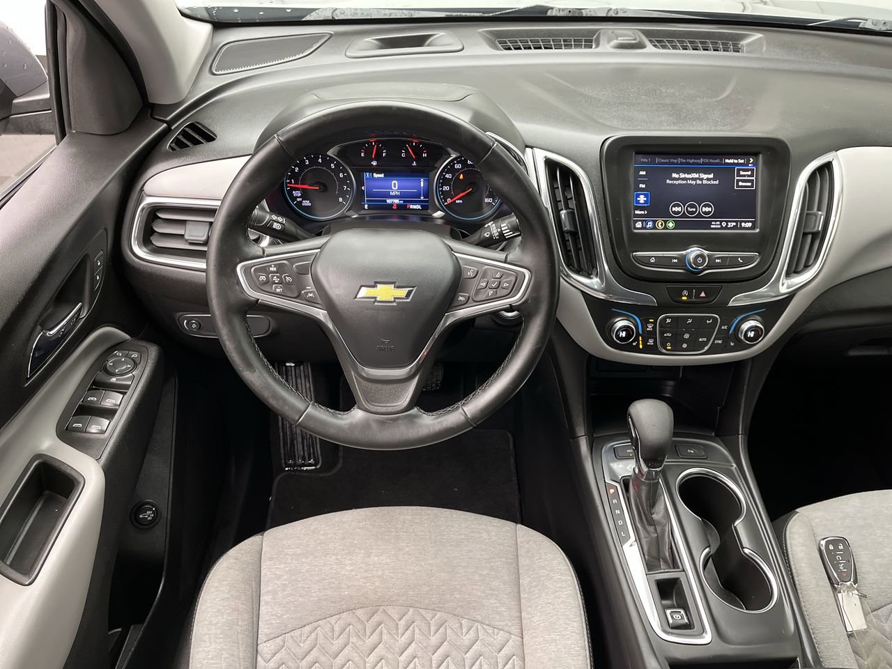 Used 2023 Chevrolet Equinox LT w/ Driver Convenience Package AWD/4WD image 12