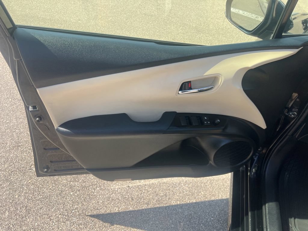 Used 2021 Toyota Prius LE FWD image 16