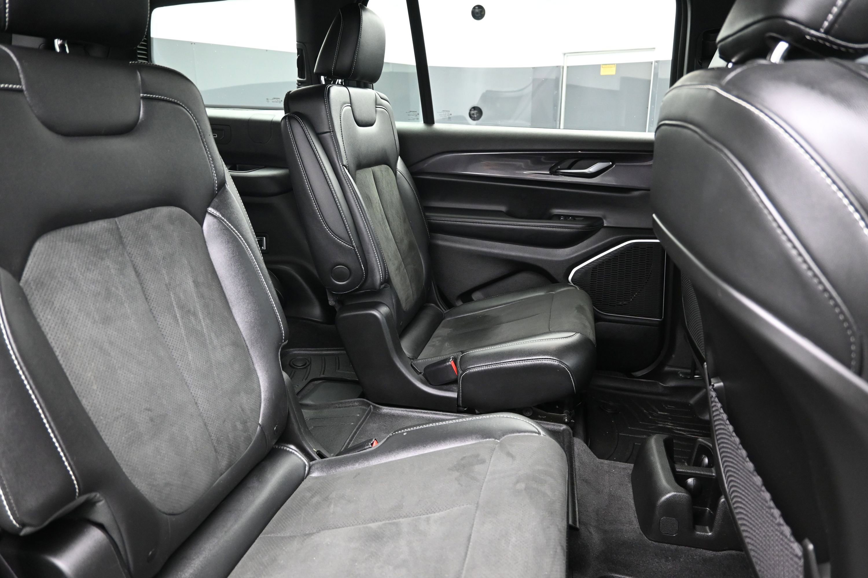 Used 2021 Jeep Grand Cherokee L Laredo AWD/4WD image 24