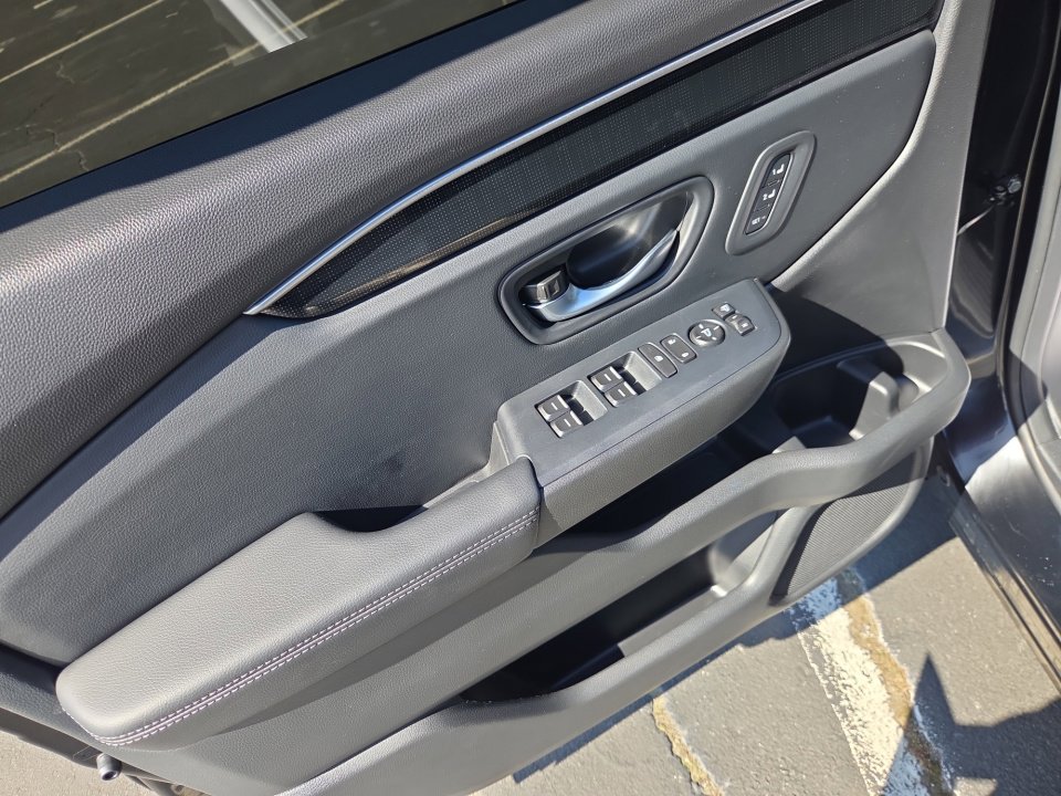 Used 2025 Honda Pilot Elite image 32