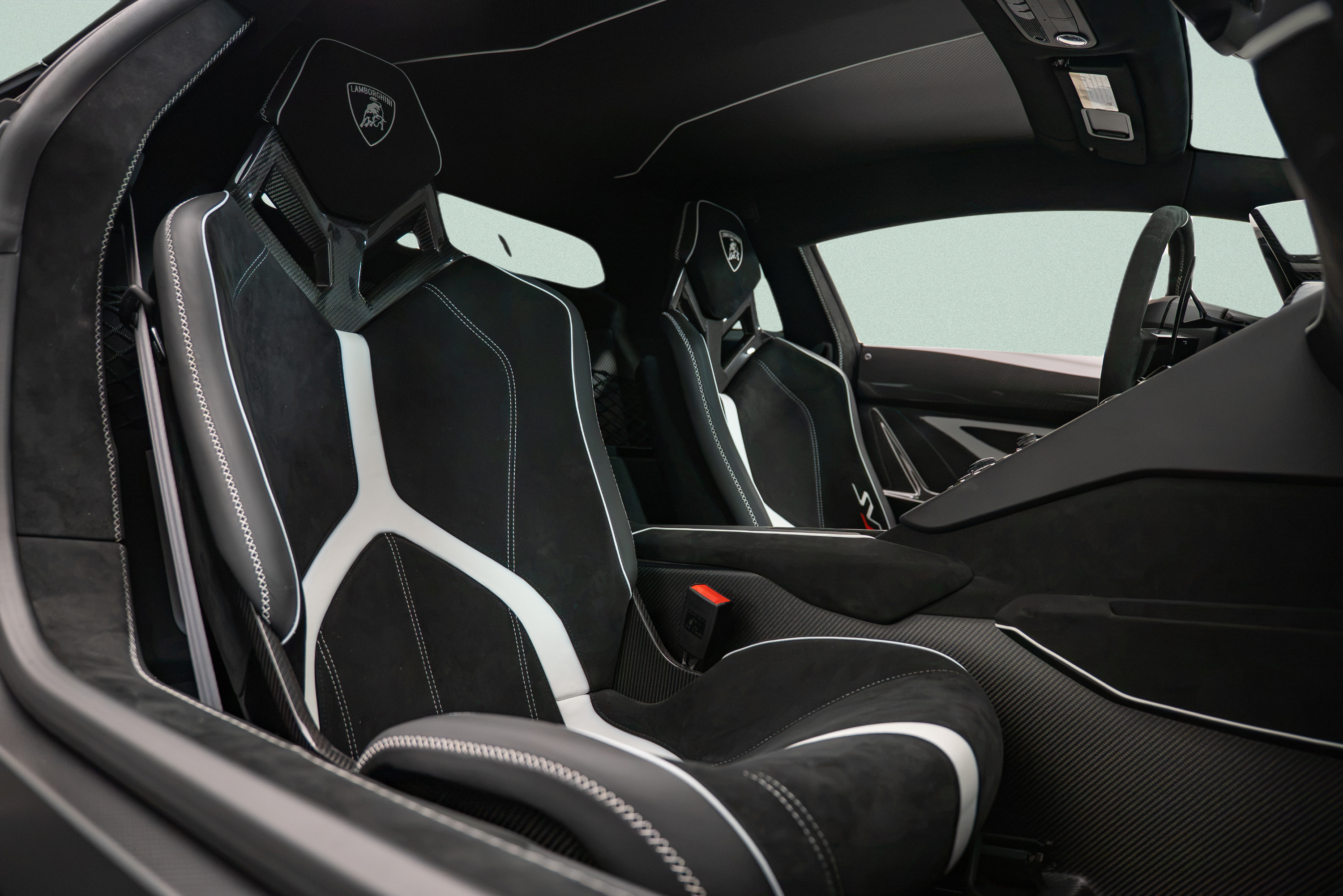 Used 2020 Lamborghini Aventador SVJ AWD/4WD image 10