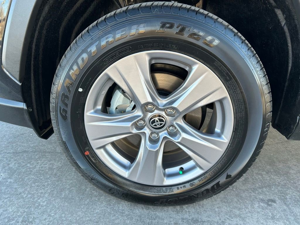 Used 2025 Toyota RAV4 XLE image 12