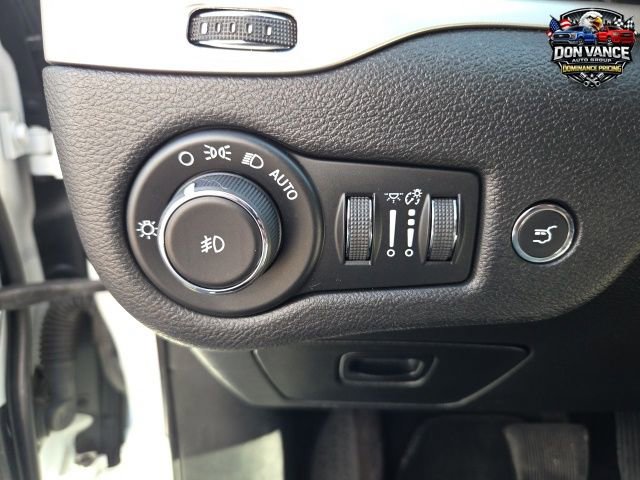Used 2018 Jeep Cherokee Limited FWD image 13
