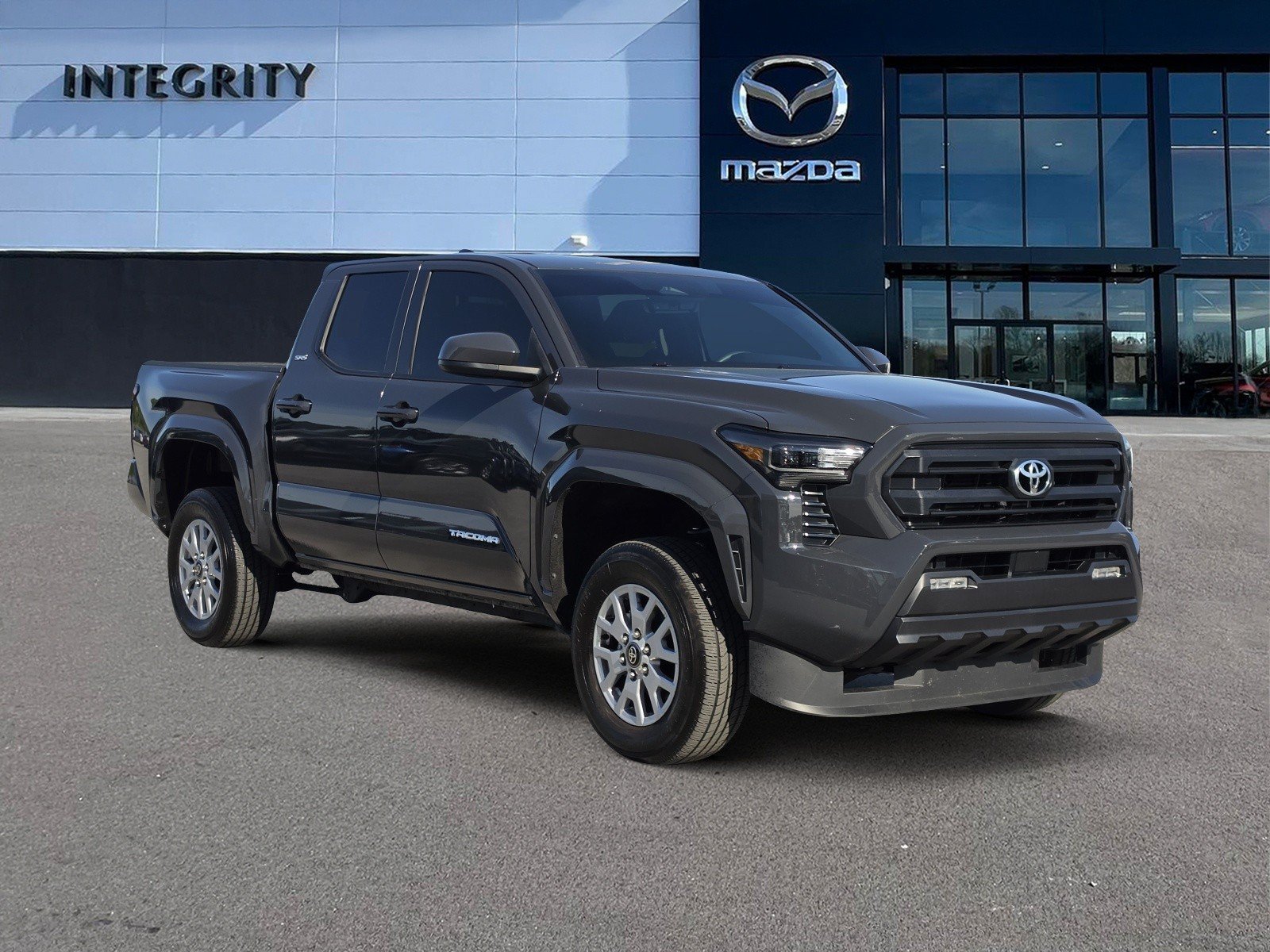 Used 2025 Toyota Tacoma SR5 AWD/4WD video 1
