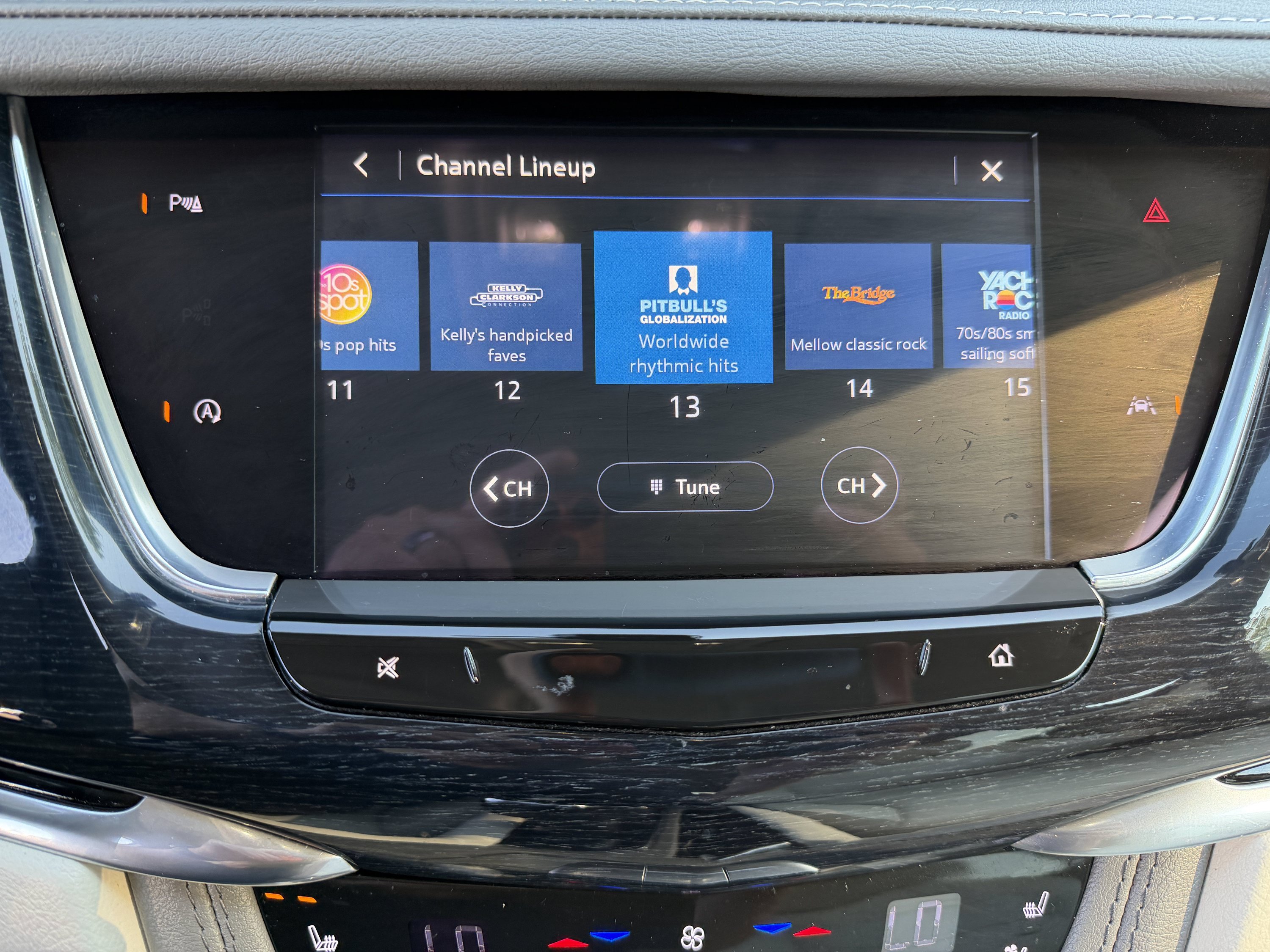Used 2024 Cadillac XT6 Premium Luxury w/ LPO, Floor Liner Package AWD/4WD image 38
