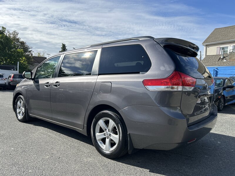 Used 2014 Toyota Sienna LE FWD image 6
