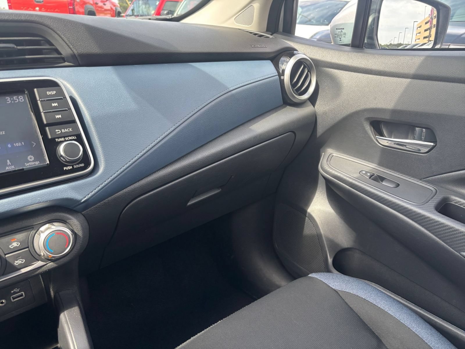 Used 2025 Nissan Versa SV FWD image 33