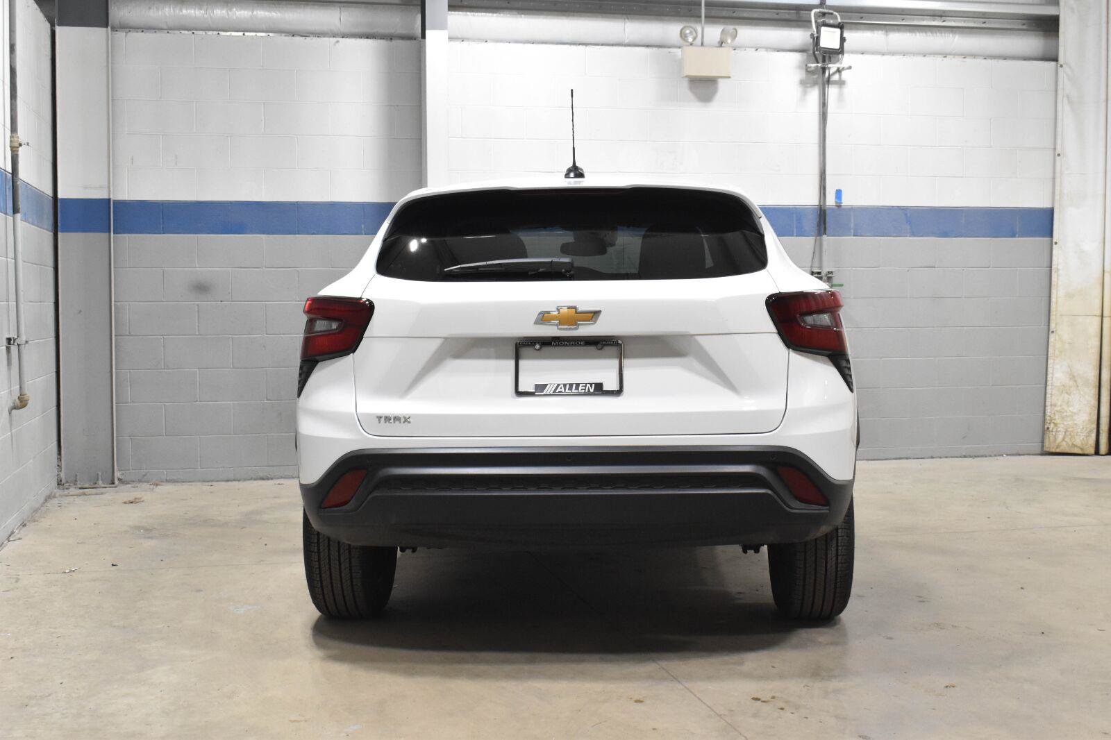 Used 2026 Chevrolet Trax LS w/ Driver Confidence Package FWD image 22