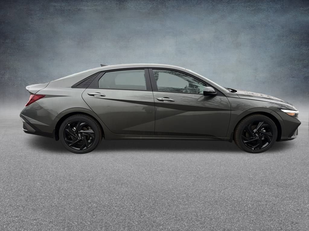 Used 2026 Hyundai Elantra Sport image 7