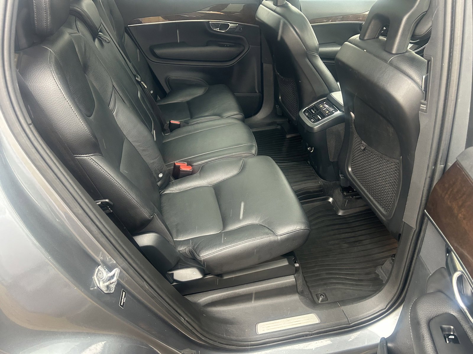 Used 2016 Volvo XC90 T6 Momentum w/ Momentum Plus Package AWD/4WD image 30