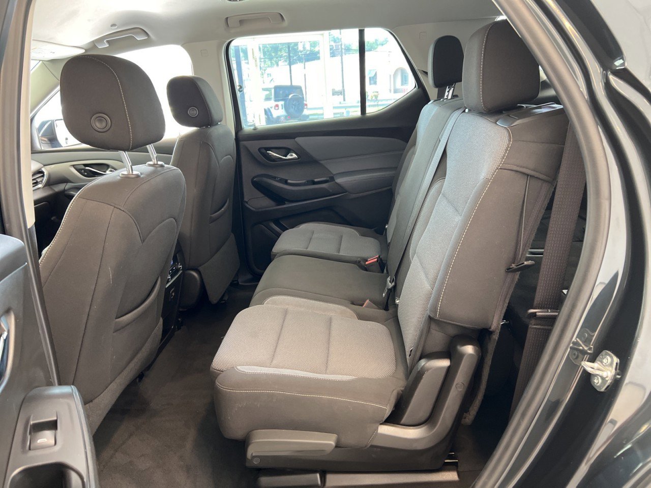 Used 2021 Chevrolet Traverse LT image 33