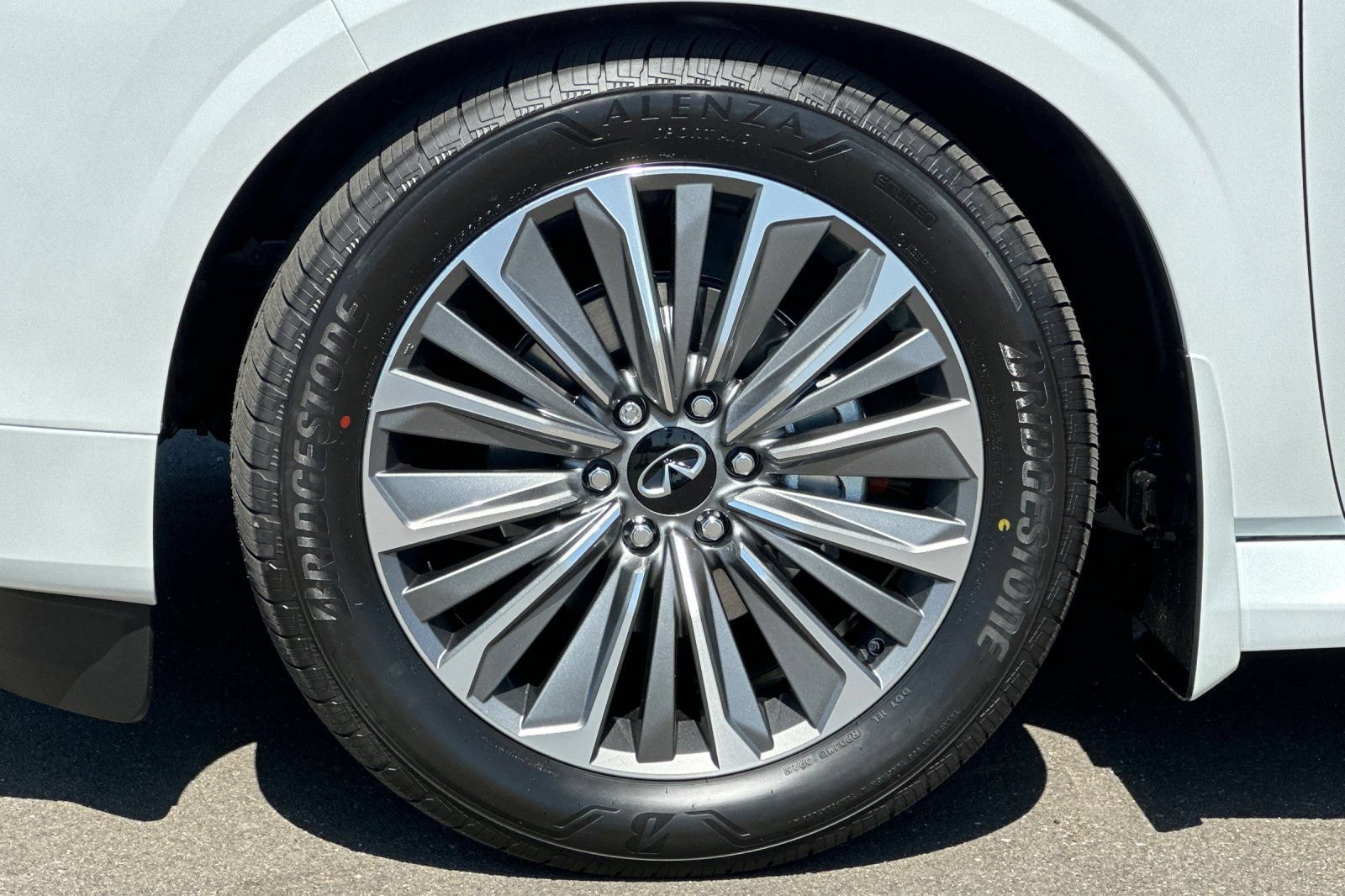 New 2026 INFINITI QX80 Luxe w/ Cargo Package AWD/4WD image 32
