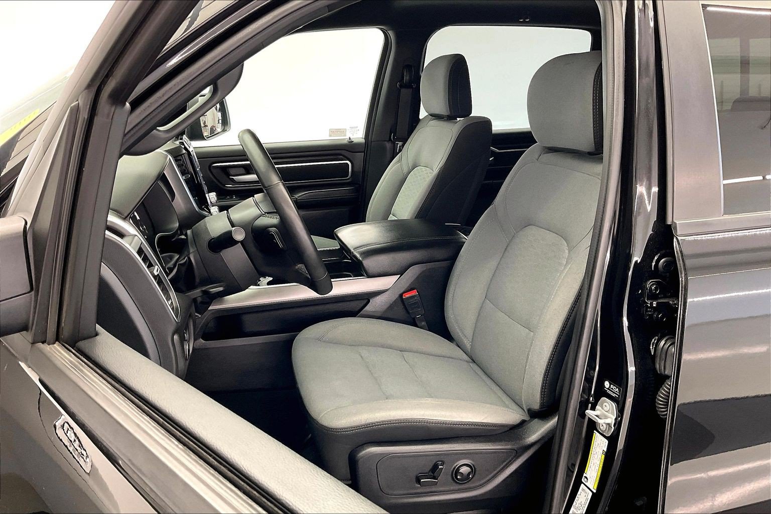 Used 2025 RAM 1500 Big Horn AWD/4WD image 17