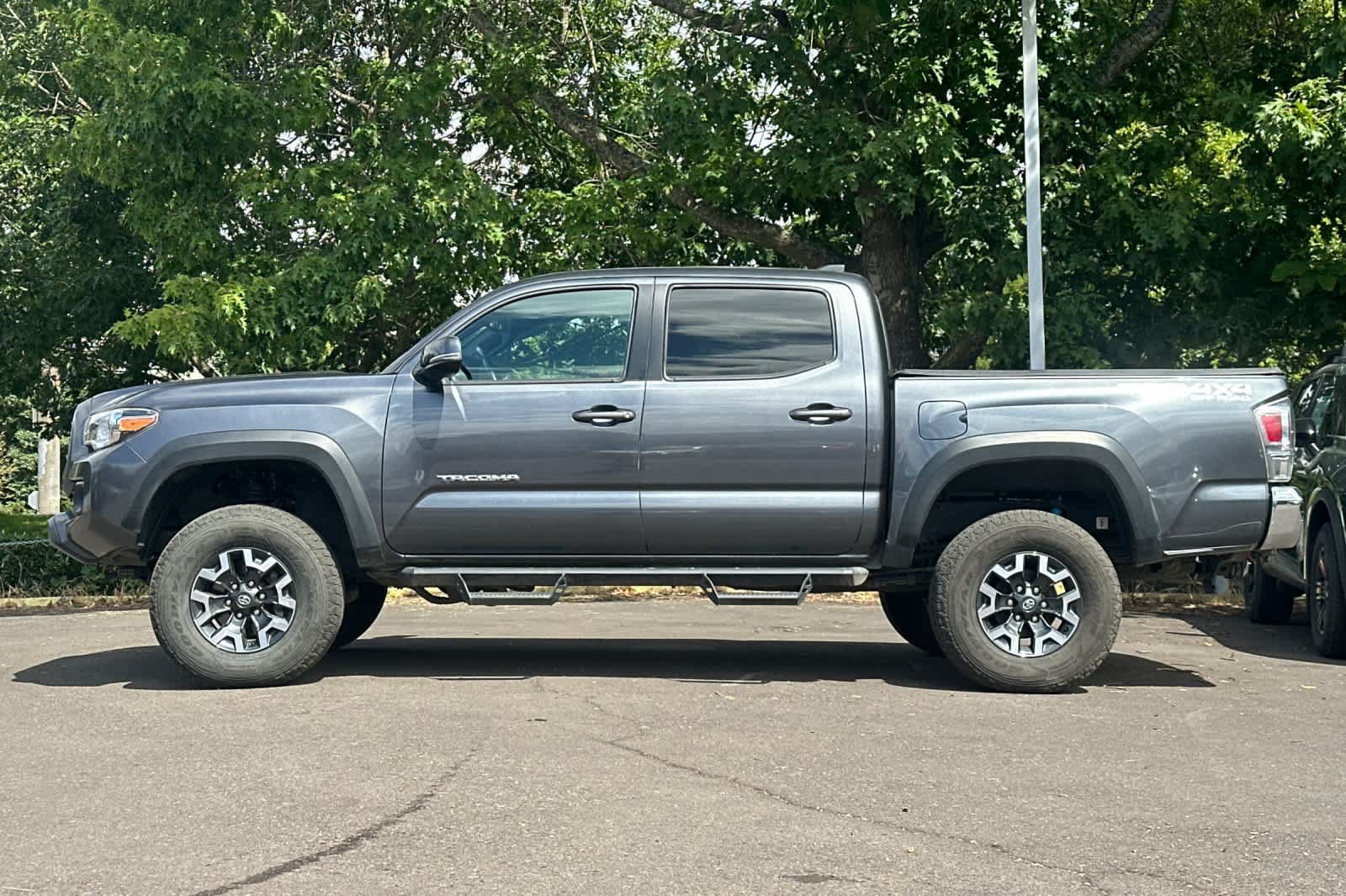 Used 2021 Toyota Tacoma TRD Off-Road AWD/4WD image 5