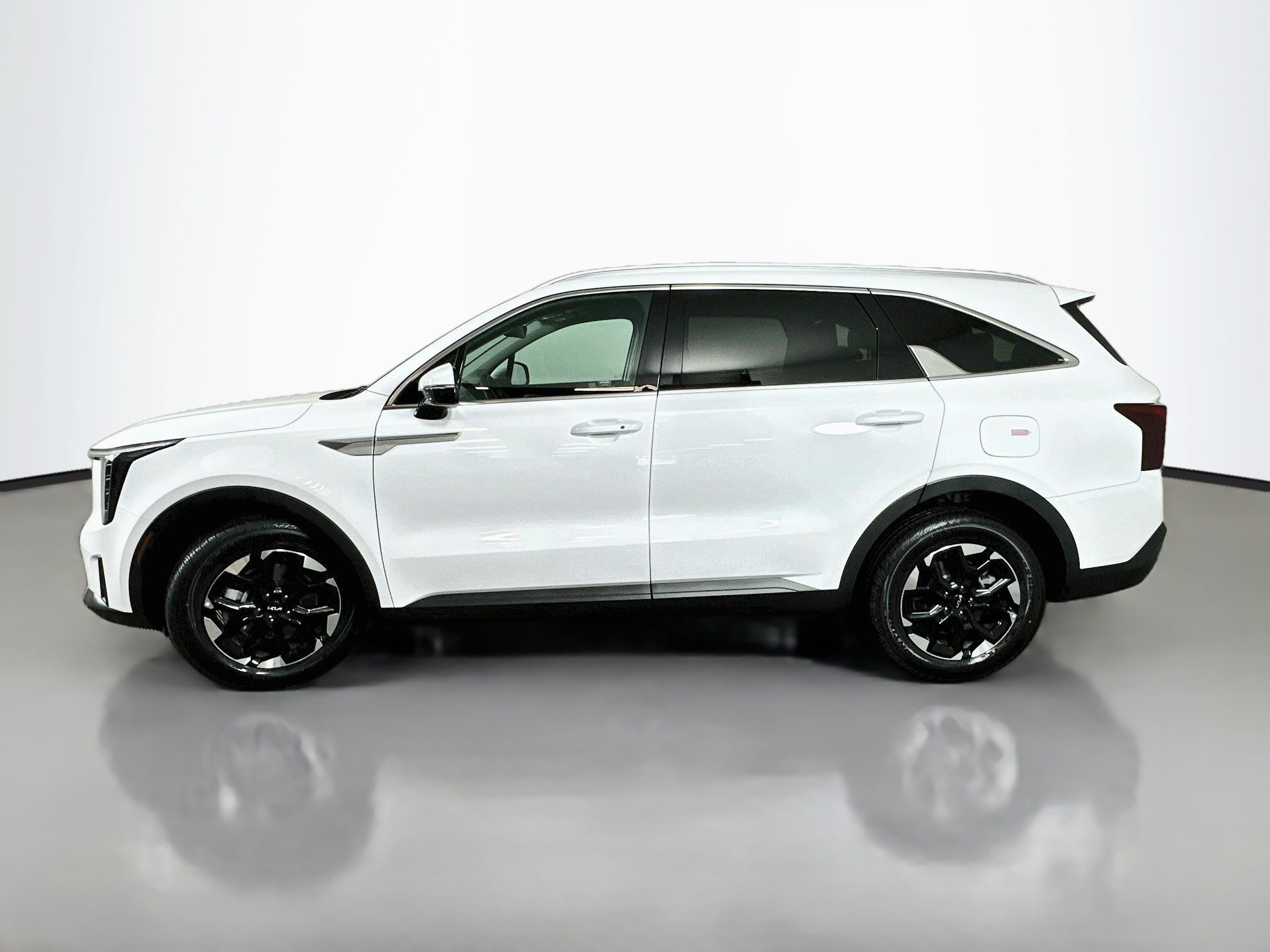 Certified 2025 Kia Sorento S w/ Panoramic Sunroof Package FWD image 4