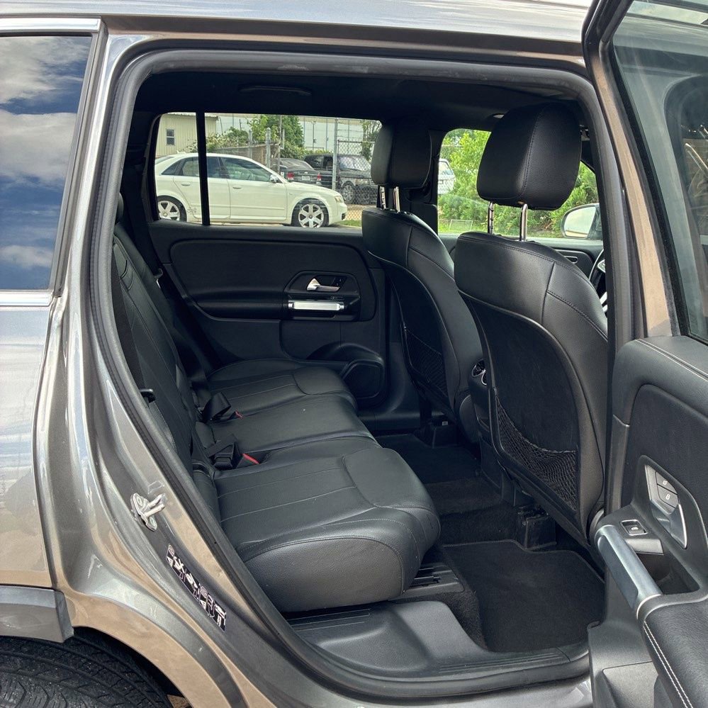 Used 2023 Mercedes-Benz GLB 250 4MATIC w/ Premium Package image 15