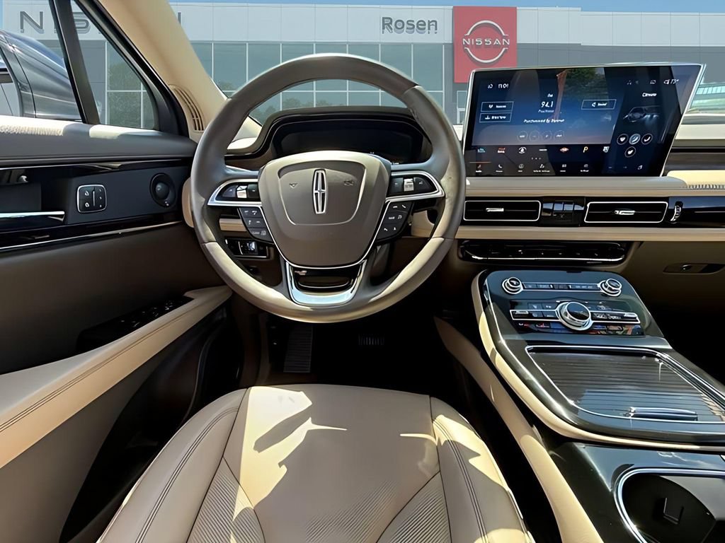 Used 2023 Lincoln Nautilus Reserve w/ Equipment Group 201A AWD/4WD image 8