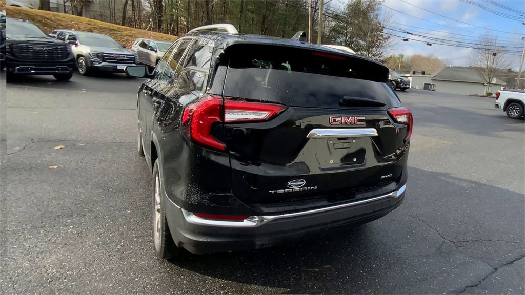 Used 2024 GMC Terrain SLT image 8