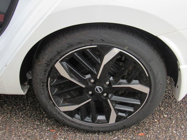 New 2025 Nissan Versa SR w/ Trunk Package image 8