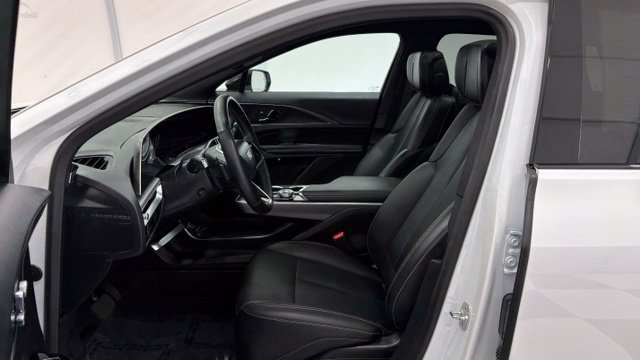 Used 2025 Cadillac Lyriq Luxury AWD/4WD image 14
