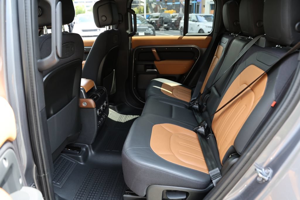 Certified 2022 Land Rover Defender 110 X AWD/4WD image 19