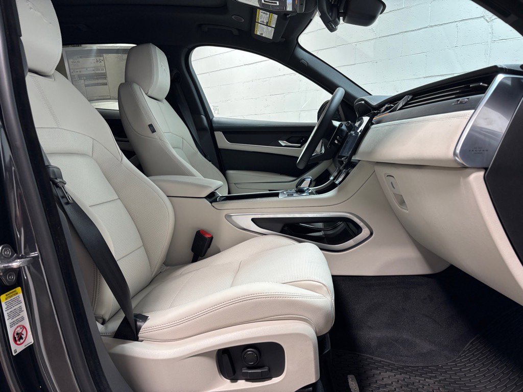 New 2026 Jaguar F-PACE R-Dynamic S image 32