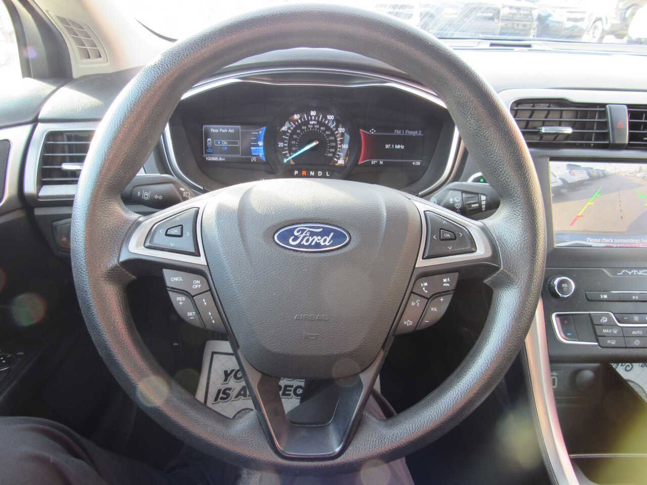 Used 2020 Ford Fusion SE FWD image 20