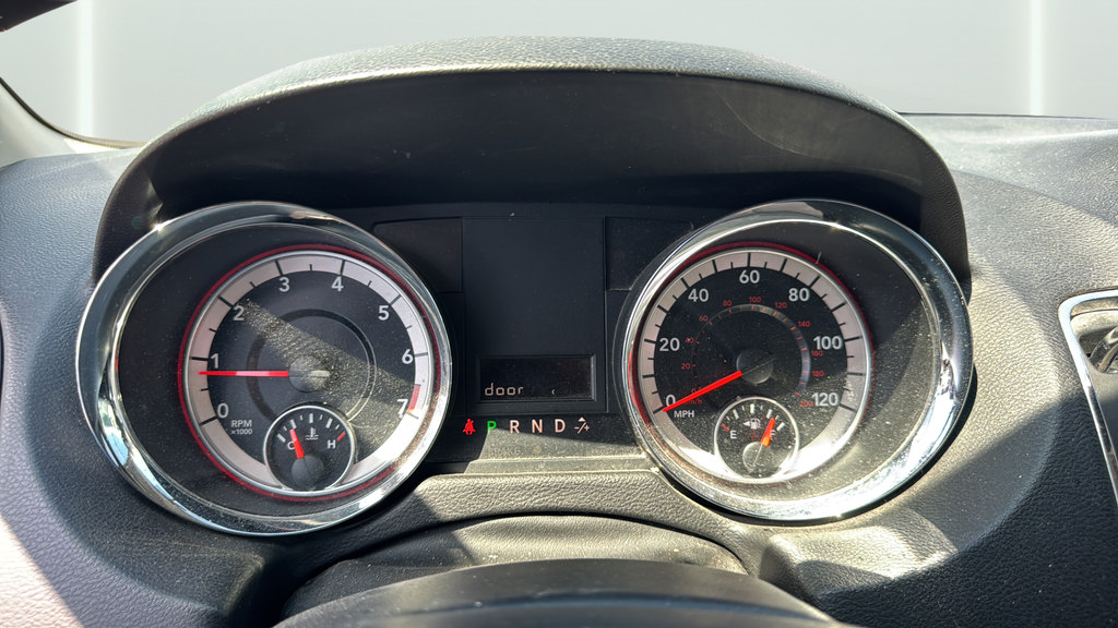 Used 2014 Dodge Grand Caravan SXT FWD image 28