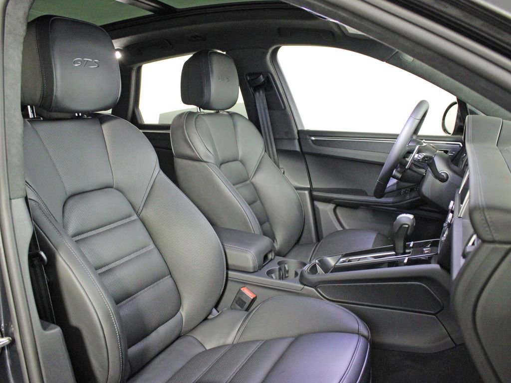 Certified 2026 Porsche Macan GTS AWD/4WD image 38